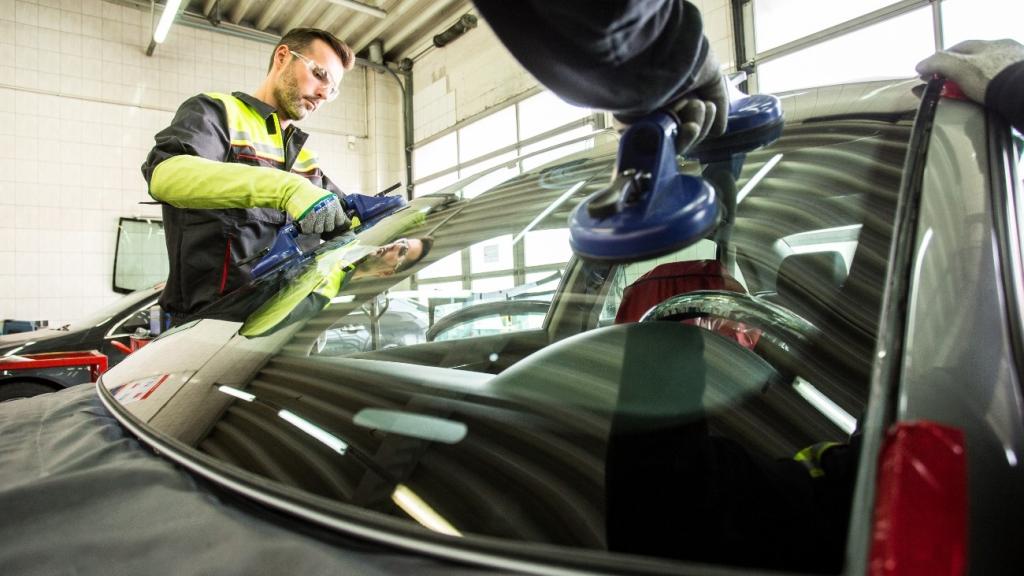 windshield replacement Thumbnail